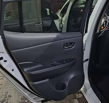 Білий Ніссан Ліф, об'ємом двигуна 0 л та пробігом 217 тис. км за 10500 $, фото 37 на Automoto.ua