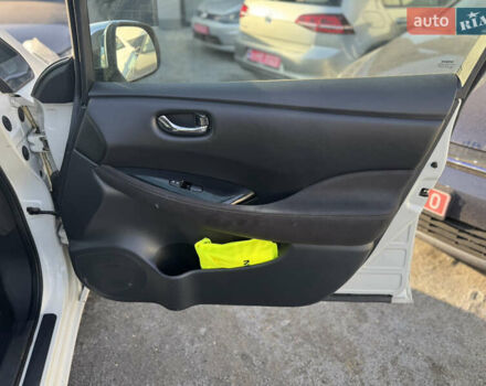 Белый Ниссан Лиф, объемом двигателя 0 л и пробегом 49 тыс. км за 7500 $, фото 18 на Automoto.ua