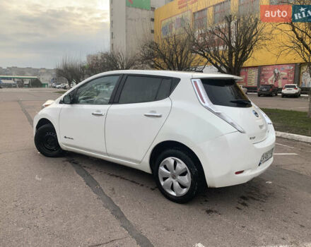 Белый Ниссан Лиф, объемом двигателя 0 л и пробегом 185 тыс. км за 7500 $, фото 4 на Automoto.ua