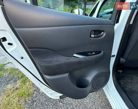 Белый Ниссан Лиф, объемом двигателя 0 л и пробегом 141 тыс. км за 10500 $, фото 10 на Automoto.ua