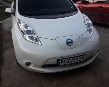 Белый Ниссан Лиф, объемом двигателя 0 л и пробегом 116 тыс. км за 5000 $, фото 1 на Automoto.ua