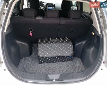 Білий Ніссан Ліф, об'ємом двигуна 0 л та пробігом 123 тис. км за 5800 $, фото 5 на Automoto.ua