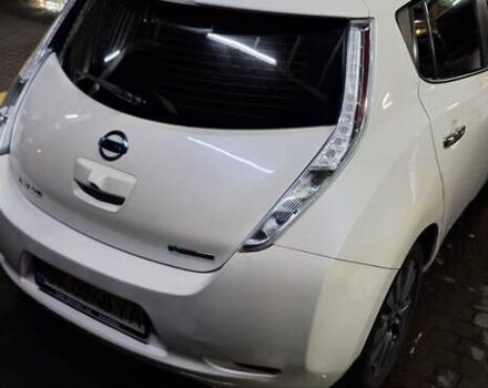 Білий Ніссан Ліф, об'ємом двигуна 0 л та пробігом 217 тис. км за 10500 $, фото 18 на Automoto.ua