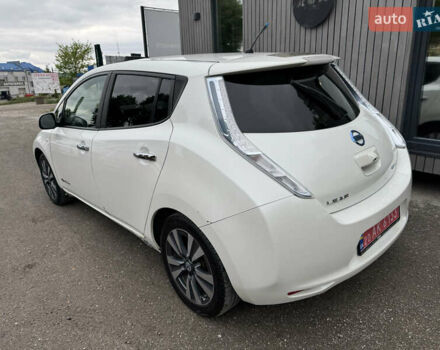 Белый Ниссан Лиф, объемом двигателя 0 л и пробегом 283 тыс. км за 5200 $, фото 6 на Automoto.ua