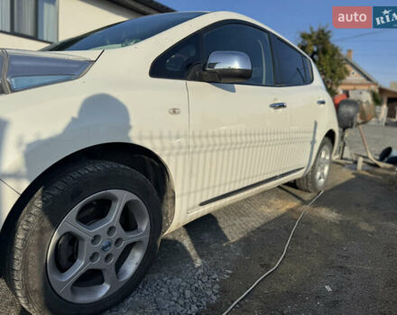 Белый Ниссан Лиф, объемом двигателя 0 л и пробегом 49 тыс. км за 7500 $, фото 2 на Automoto.ua