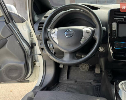 Білий Ніссан Ліф, об'ємом двигуна 0 л та пробігом 187 тис. км за 6300 $, фото 16 на Automoto.ua