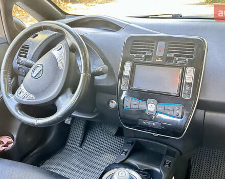 Білий Ніссан Ліф, об'ємом двигуна 0 л та пробігом 150 тис. км за 6800 $, фото 3 на Automoto.ua