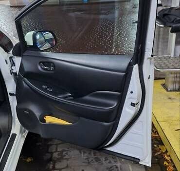 Білий Ніссан Ліф, об'ємом двигуна 0 л та пробігом 217 тис. км за 10500 $, фото 35 на Automoto.ua