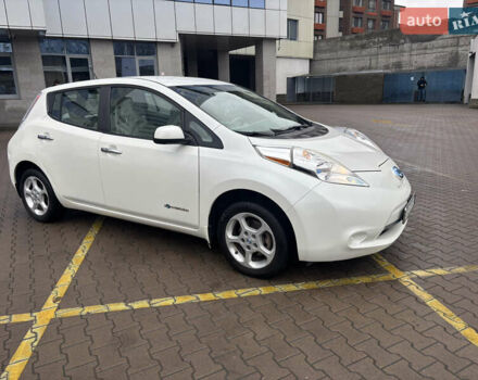 Белый Ниссан Лиф, объемом двигателя 0 л и пробегом 120 тыс. км за 7500 $, фото 11 на Automoto.ua