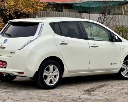 Белый Ниссан Лиф, объемом двигателя 0 л и пробегом 140 тыс. км за 4950 $, фото 10 на Automoto.ua