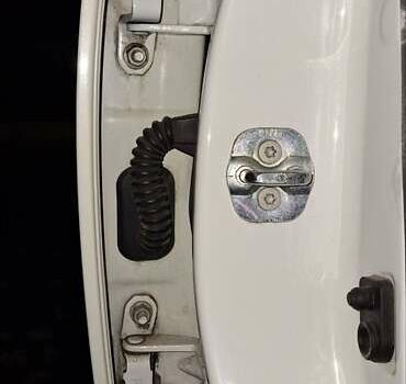 Білий Ніссан Ліф, об'ємом двигуна 0 л та пробігом 217 тис. км за 10500 $, фото 3 на Automoto.ua