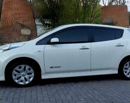 Белый Ниссан Лиф, объемом двигателя 0 л и пробегом 90 тыс. км за 6999 $, фото 4 на Automoto.ua