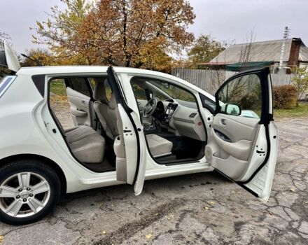 Белый Ниссан Лиф, объемом двигателя 0 л и пробегом 140 тыс. км за 4950 $, фото 17 на Automoto.ua