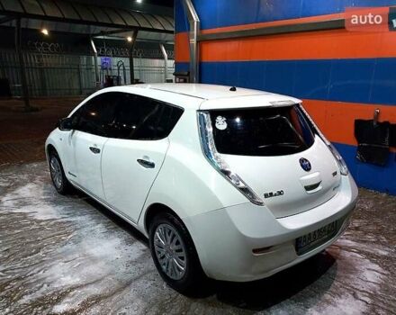 Белый Ниссан Лиф, объемом двигателя 0 л и пробегом 213 тыс. км за 5500 $, фото 2 на Automoto.ua