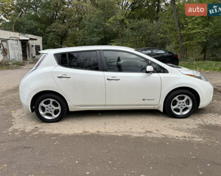 Белый Ниссан Лиф, объемом двигателя 0 л и пробегом 143 тыс. км за 5700 $, фото 7 на Automoto.ua