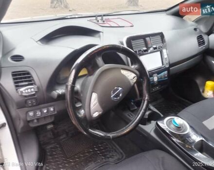 Белый Ниссан Лиф, объемом двигателя 0 л и пробегом 129 тыс. км за 7200 $, фото 17 на Automoto.ua