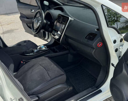 Білий Ніссан Ліф, об'ємом двигуна 0 л та пробігом 187 тис. км за 6300 $, фото 26 на Automoto.ua