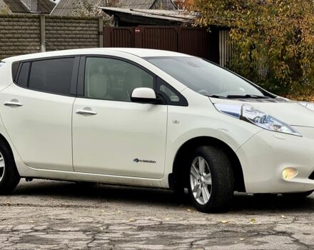 Белый Ниссан Лиф, объемом двигателя 0 л и пробегом 140 тыс. км за 4950 $, фото 9 на Automoto.ua