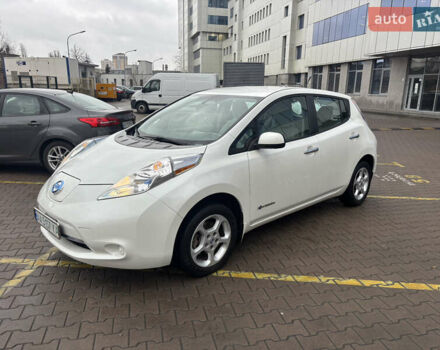 Белый Ниссан Лиф, объемом двигателя 0 л и пробегом 120 тыс. км за 7500 $, фото 1 на Automoto.ua