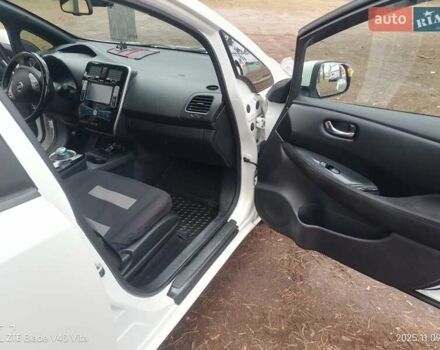 Белый Ниссан Лиф, объемом двигателя 0 л и пробегом 129 тыс. км за 7200 $, фото 21 на Automoto.ua