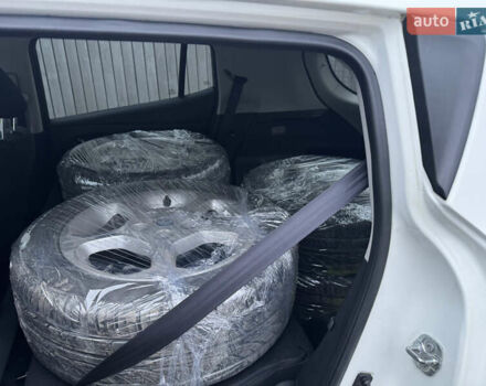 Белый Ниссан Лиф, объемом двигателя 0 л и пробегом 178 тыс. км за 6500 $, фото 12 на Automoto.ua