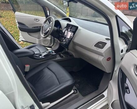 Белый Ниссан Лиф, объемом двигателя 0 л и пробегом 132 тыс. км за 5300 $, фото 13 на Automoto.ua