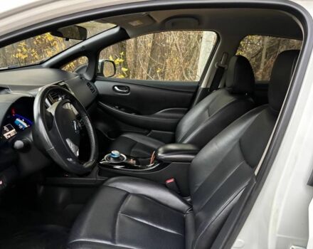 Белый Ниссан Лиф, объемом двигателя 0 л и пробегом 106 тыс. км за 8800 $, фото 9 на Automoto.ua