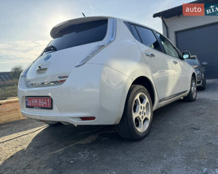 Белый Ниссан Лиф, объемом двигателя 0 л и пробегом 49 тыс. км за 7500 $, фото 4 на Automoto.ua