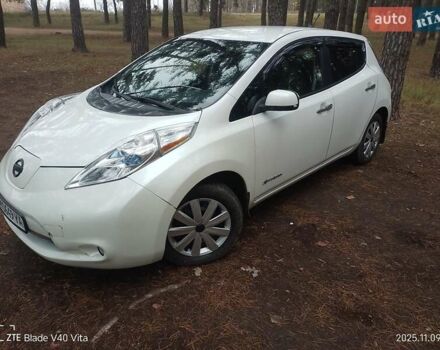 Белый Ниссан Лиф, объемом двигателя 0 л и пробегом 129 тыс. км за 7200 $, фото 15 на Automoto.ua