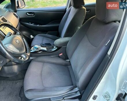 Белый Ниссан Лиф, объемом двигателя 0 л и пробегом 141 тыс. км за 10500 $, фото 9 на Automoto.ua