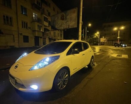 Белый Ниссан Лиф, объемом двигателя 0 л и пробегом 138 тыс. км за 10000 $, фото 1 на Automoto.ua