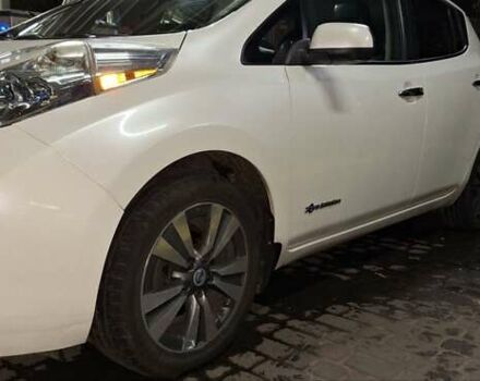 Білий Ніссан Ліф, об'ємом двигуна 0 л та пробігом 217 тис. км за 10500 $, фото 26 на Automoto.ua