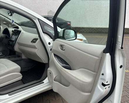 Белый Ниссан Лиф, объемом двигателя 0 л и пробегом 120 тыс. км за 7500 $, фото 15 на Automoto.ua