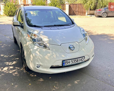 Білий Ніссан Ліф, об'ємом двигуна 0 л та пробігом 150 тис. км за 6800 $, фото 1 на Automoto.ua
