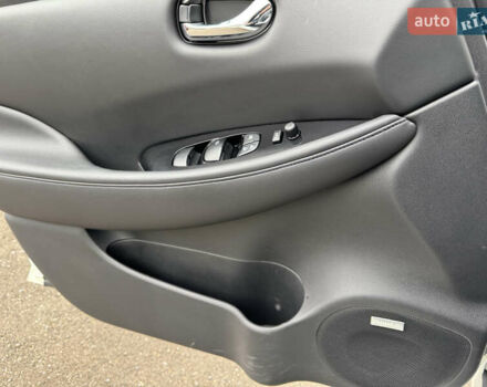 Белый Ниссан Лиф, объемом двигателя 0 л и пробегом 283 тыс. км за 5200 $, фото 9 на Automoto.ua