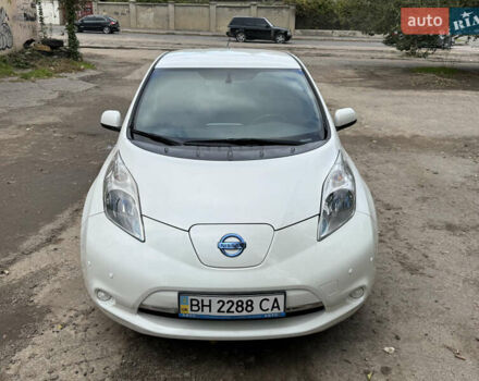 Белый Ниссан Лиф, объемом двигателя 0 л и пробегом 143 тыс. км за 5700 $, фото 1 на Automoto.ua