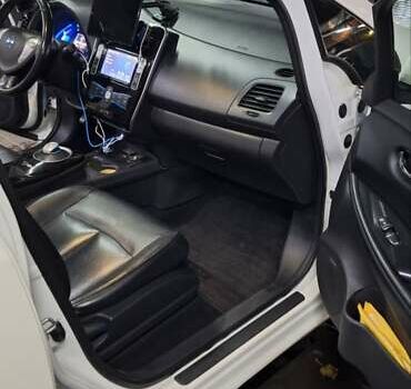 Білий Ніссан Ліф, об'ємом двигуна 0 л та пробігом 217 тис. км за 10500 $, фото 34 на Automoto.ua