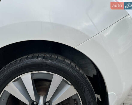 Белый Ниссан Лиф, объемом двигателя 0 л и пробегом 115 тыс. км за 4800 $, фото 12 на Automoto.ua