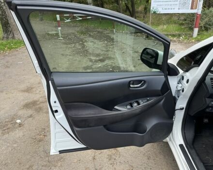 Белый Ниссан Лиф, объемом двигателя 0 л и пробегом 143 тыс. км за 5700 $, фото 11 на Automoto.ua