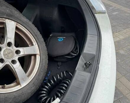 Белый Ниссан Лиф, объемом двигателя 0 л и пробегом 88 тыс. км за 4800 $, фото 12 на Automoto.ua