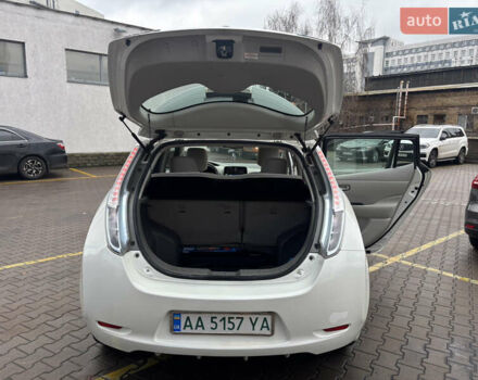 Белый Ниссан Лиф, объемом двигателя 0 л и пробегом 120 тыс. км за 7500 $, фото 17 на Automoto.ua