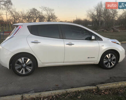 Белый Ниссан Лиф, объемом двигателя 0 л и пробегом 170 тыс. км за 8500 $, фото 3 на Automoto.ua