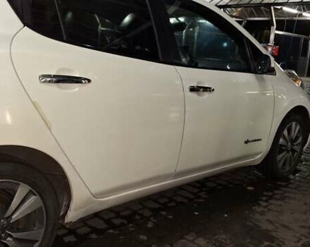 Білий Ніссан Ліф, об'ємом двигуна 0 л та пробігом 217 тис. км за 10500 $, фото 25 на Automoto.ua