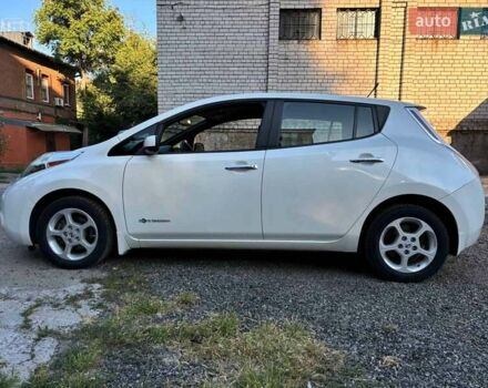 Белый Ниссан Лиф, объемом двигателя 0 л и пробегом 141 тыс. км за 10500 $, фото 4 на Automoto.ua