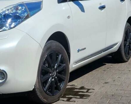 Белый Ниссан Лиф, объемом двигателя 0 л и пробегом 137 тыс. км за 6500 $, фото 1 на Automoto.ua