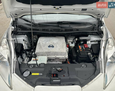 Білий Ніссан Ліф, об'ємом двигуна 0 л та пробігом 67 тис. км за 6999 $, фото 13 на Automoto.ua