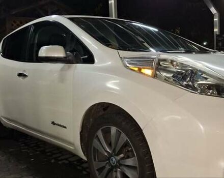 Білий Ніссан Ліф, об'ємом двигуна 0 л та пробігом 217 тис. км за 10500 $, фото 24 на Automoto.ua