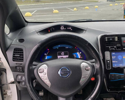 Белый Ниссан Лиф, объемом двигателя 0 л и пробегом 90 тыс. км за 6700 $, фото 11 на Automoto.ua