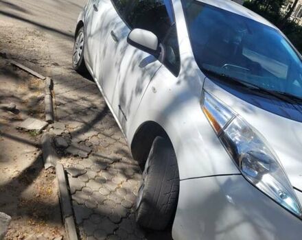 Ніссан Ліф 2013 у Дніпро (Дніпропетровську) на Automoto.ua Білий Ніссан Ліф, об'ємом двигуна 3 л та пробігом 168 тис. км за 4500 $, фото 4 на Automoto.ua