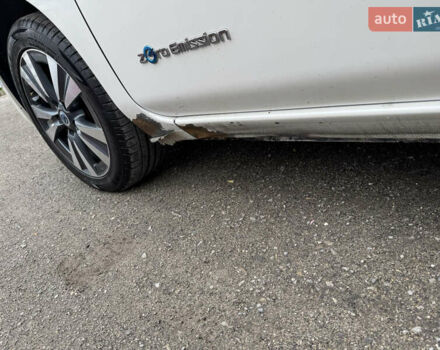 Белый Ниссан Лиф, объемом двигателя 0 л и пробегом 283 тыс. км за 5200 $, фото 17 на Automoto.ua